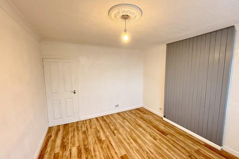 3 bedroom semi-detached house to rent, Morse Road, Newton Heath