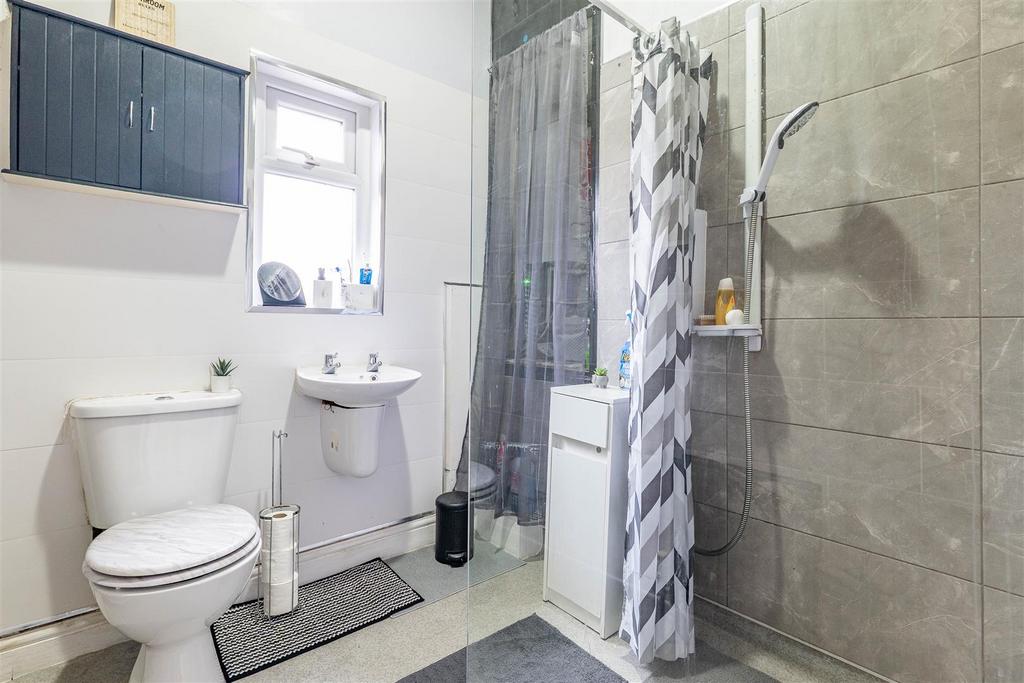 Family Shower Room