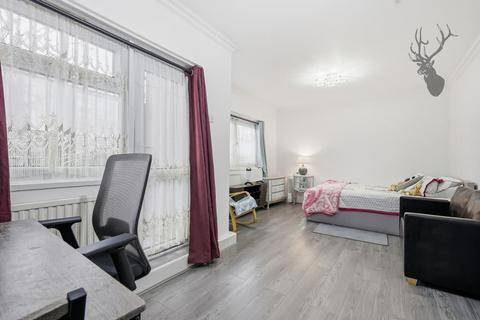 2 bedroom flat for sale, Barford House, E3