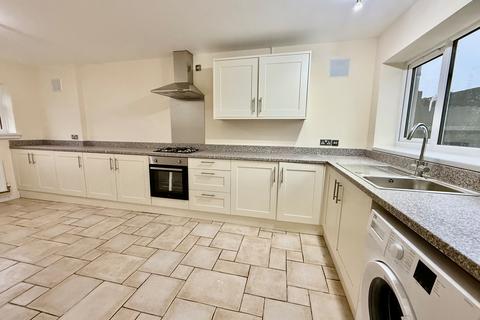 3 bedroom terraced house to rent, Leigh Road, Sutton Coldfield