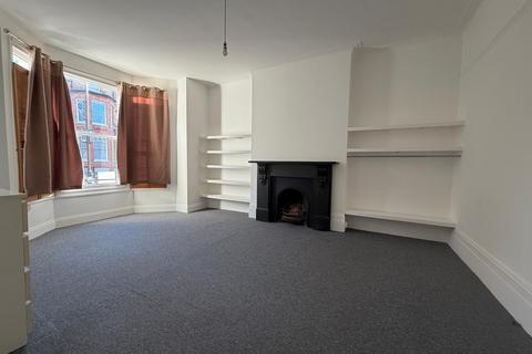 2 bedroom flat to rent, Leigh Road, London N5