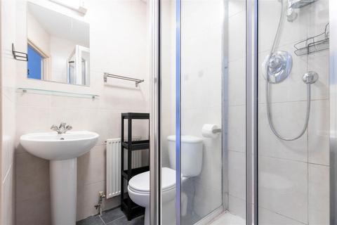 Studio to rent, Battersea Park Road, Battersea, SW11
