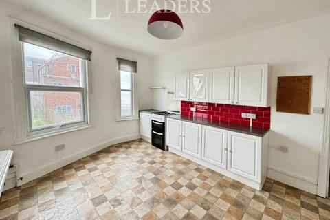 3 bedroom flat to rent, New Pier Street, CO14