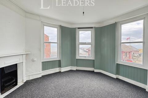 3 bedroom flat to rent, New Pier Street, CO14