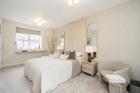 2 bedroom flat for sale, Warwick Road, LONDON W5