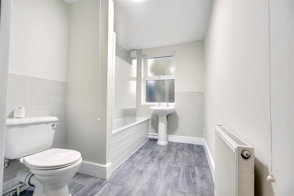 Bathroom 1.jpeg