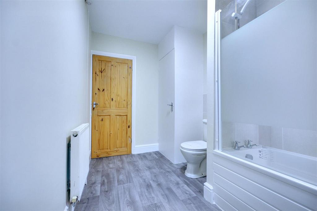Bathroom 2.jpeg