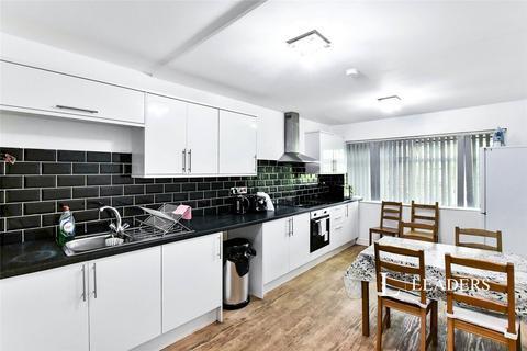 3 bedroom flat to rent, Wilmslow Road, M14