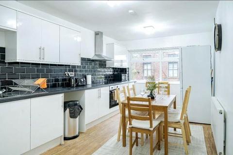 Wilmslow Road, M14