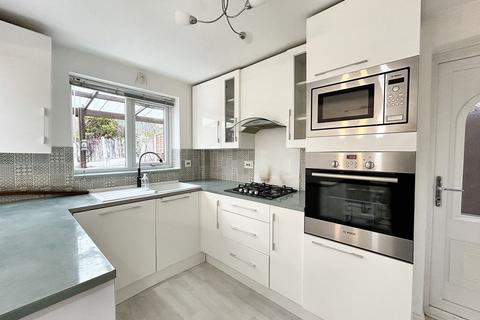 3 bedroom detached house to rent, Shillingten Close, Manchester M28