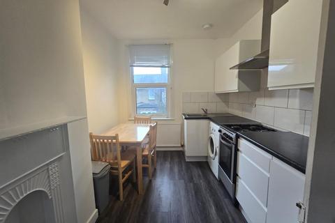1 bedroom flat to rent, Waltheof Avenue, London