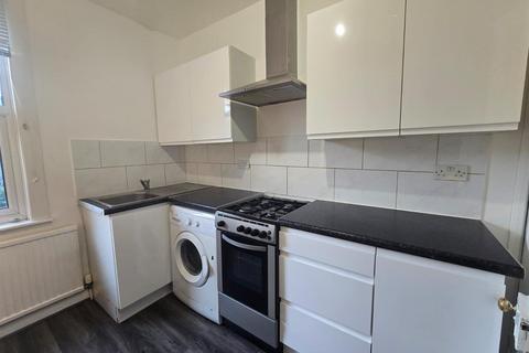 1 bedroom flat to rent, Waltheof Avenue, London