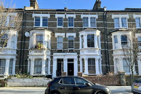 Studio to rent, 137 Fernhead Road, London W9