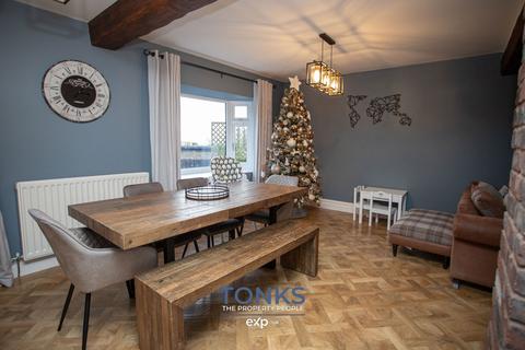 3 bedroom detached house for sale, Vauxhall Gardens, Dudley DY2