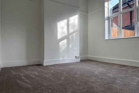 1 bedroom in a house share to rent, Central Avenue, Hayes UB3