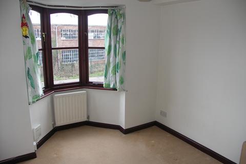 2 bedroom flat to rent, Bassetsbury Lane, High Wycombe, HP11