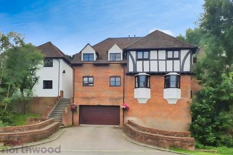 undefined, Bassetsbury Lane, High Wycombe, HP11
