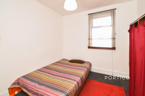 2 bedroom flat to rent, Rochester Avenue, E13