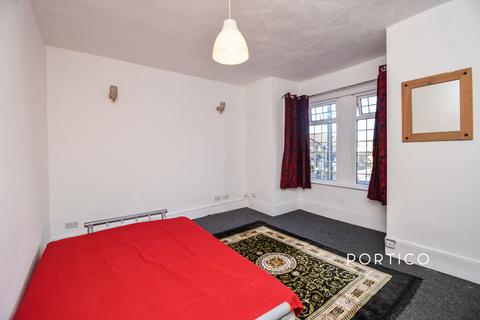2 bedroom flat to rent, Rochester Avenue, E13