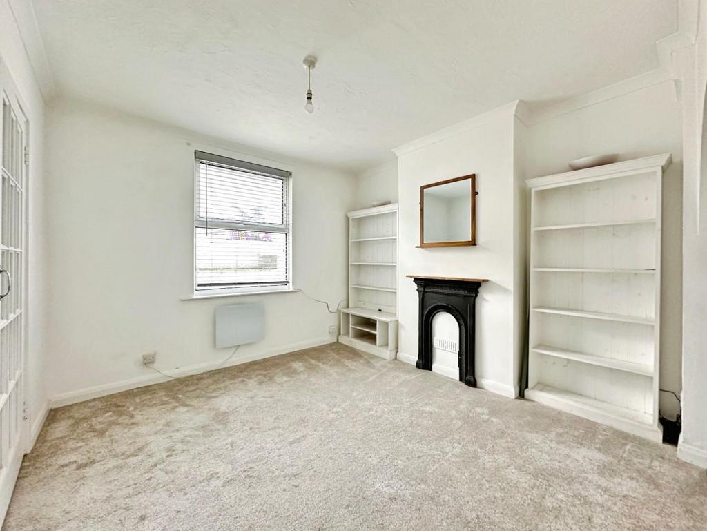 Living Room2.jpg