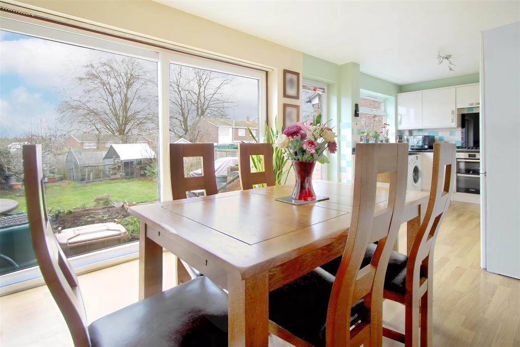 Kitchen Dining.jpg