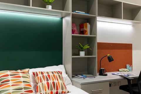 Studio to rent, Kennington Lane, London SE11