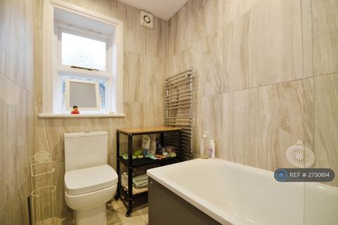 2 bedroom flat to rent, Bridge View, London, W6