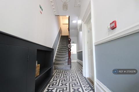 2 bedroom flat to rent, Cathedral Road, Cardiff, CF11
