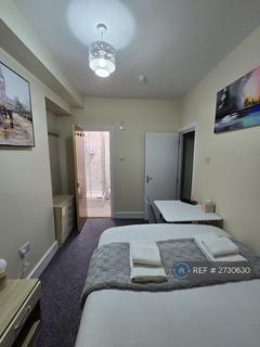 Studio to rent, Philip Lane, London, N15