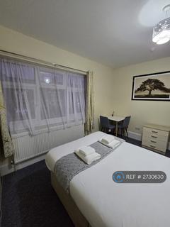 Studio to rent, Philip Lane, London, N15