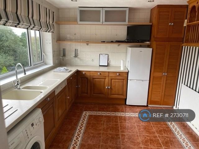Plenty Storage Cabinets In Kitchen