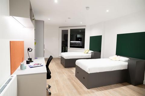 Studio to rent, Kennington Lane, London SE11