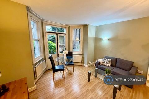 Studio to rent, Elsham Road, London, W14