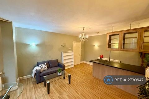 Studio to rent, Elsham Road, London, W14