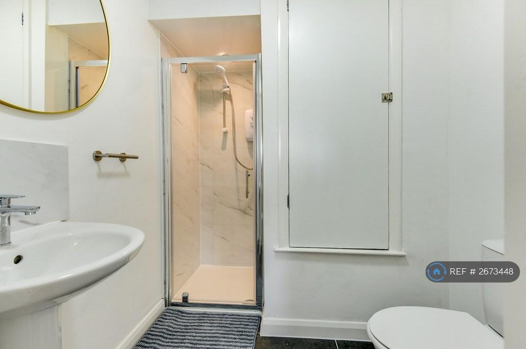 Bedroom 7 - Ensuite