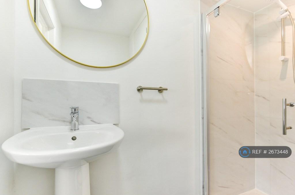 Bedroom 7 - Ensuite