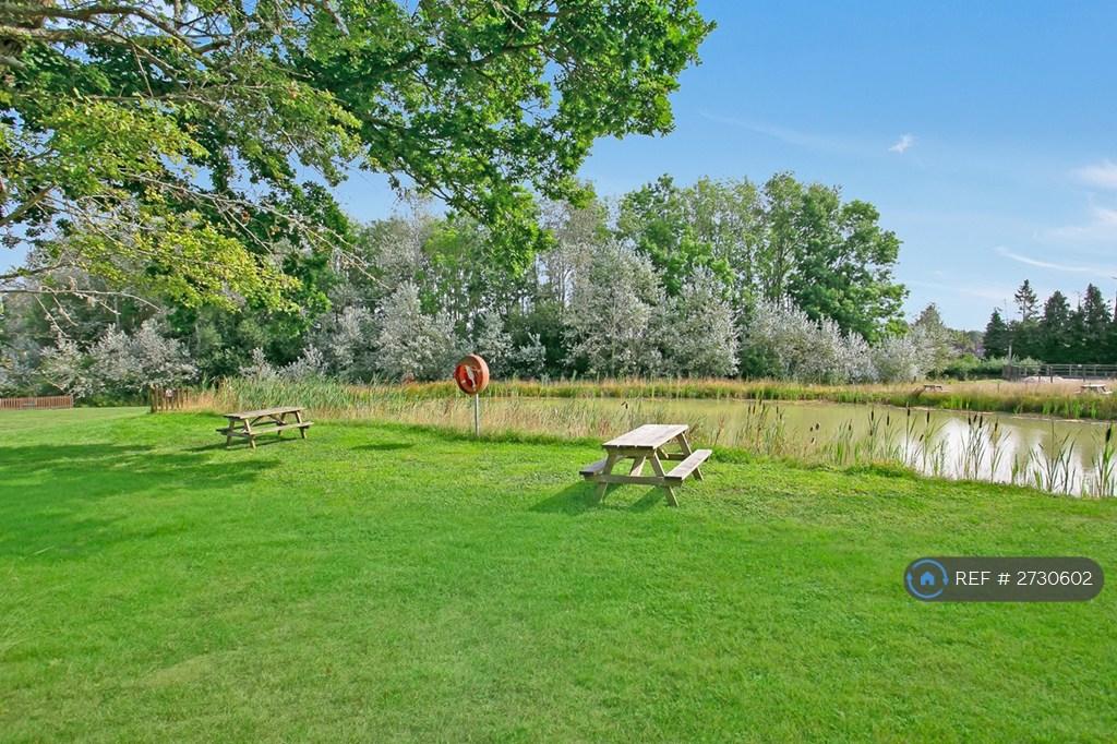 5 Picnic Tables