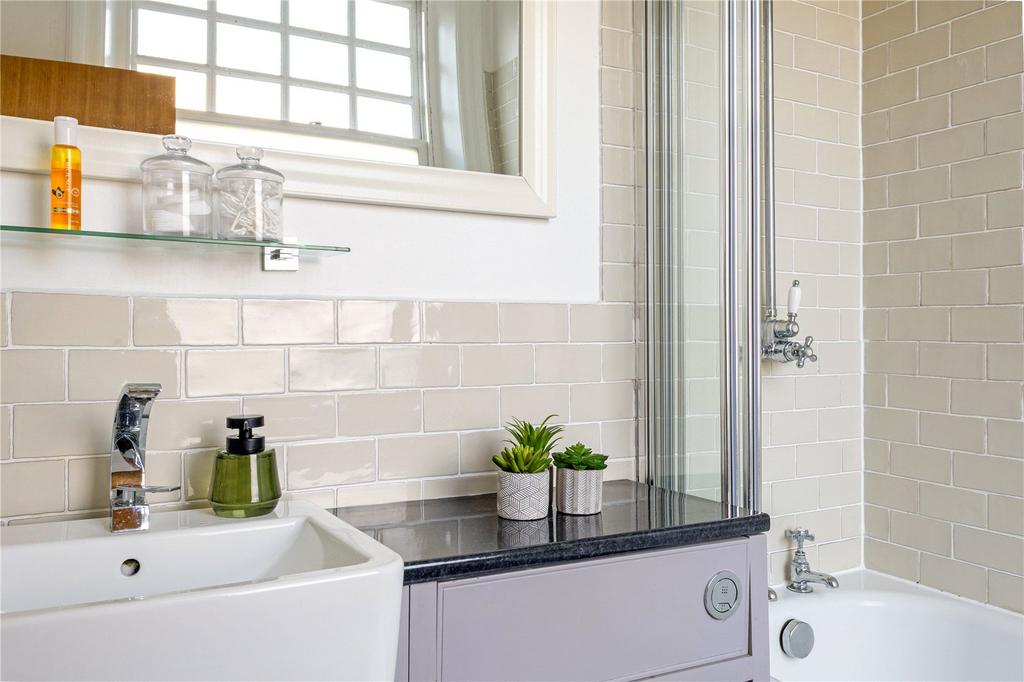 En Suite Bathroom