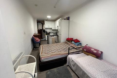 undefined, Park Avenue, SOUTHALL UB1