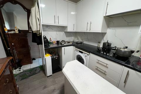 undefined, Park Avenue, SOUTHALL UB1