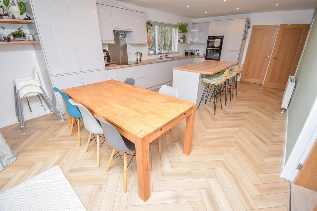 Kitchen breakfast room