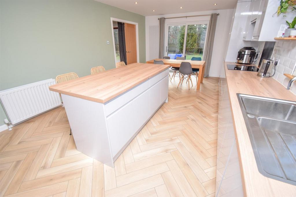 Kitchen breakfast room