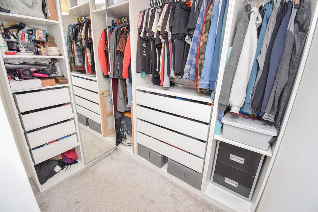 Walk in cupboard
