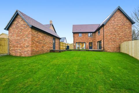 4 bedroom detached house for sale, The Oaks, Essex CM24