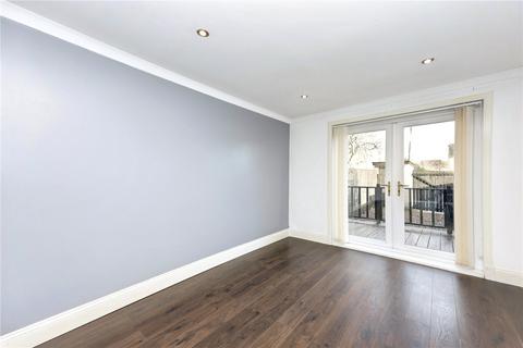 3 bedroom terraced house for sale, Ivanhoe Drive KY6