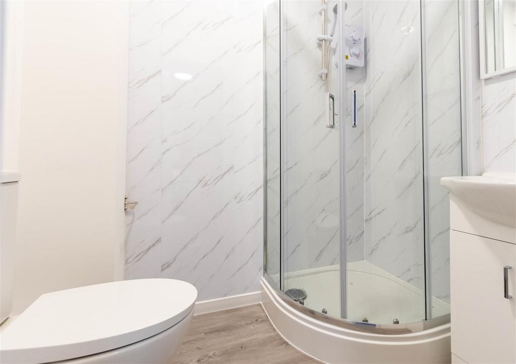 Room 1- en-suite.jpg