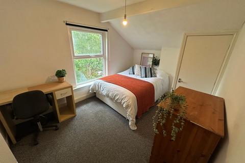 6 bedroom house to rent, Egerton Road, Manchester M14