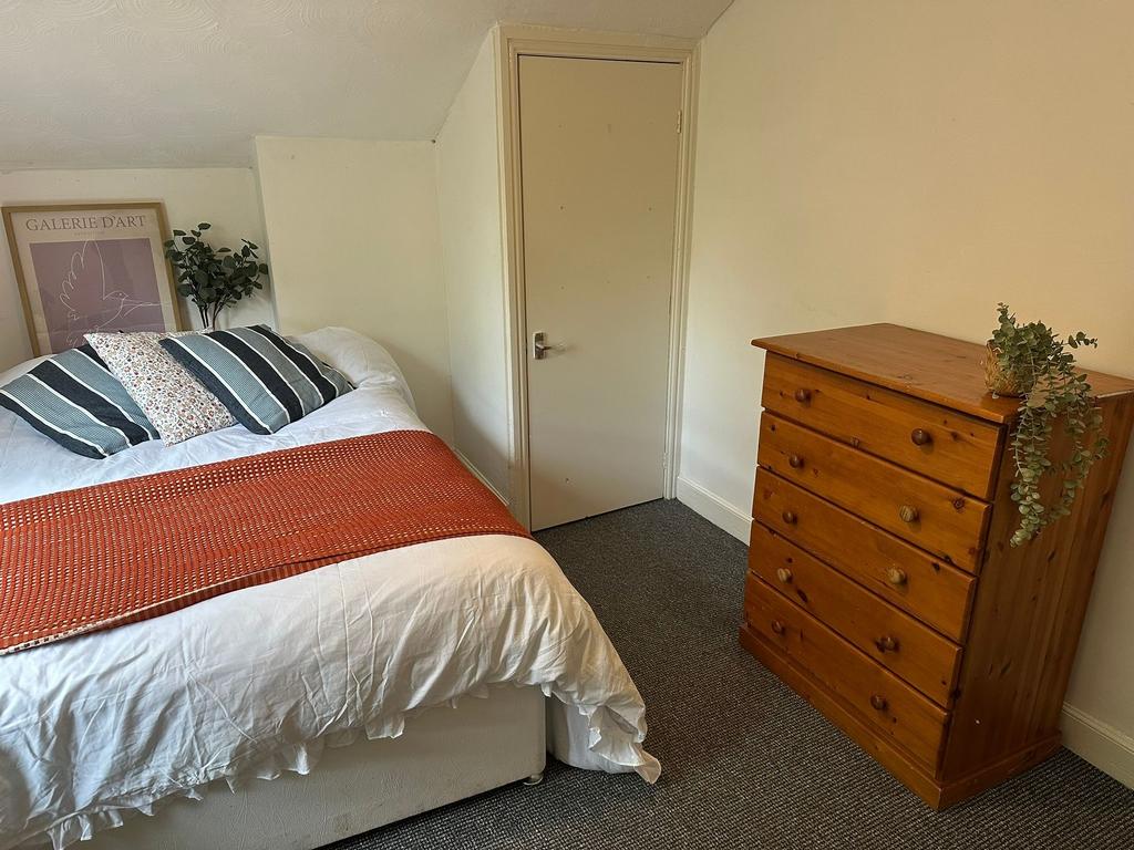 Cozy and inviting double bedroom featuring a co...