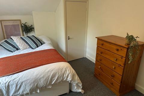 6 bedroom house to rent, Egerton Road, Manchester M14