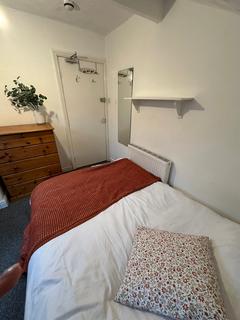 6 bedroom house to rent, Egerton Road, Manchester M14